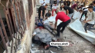 Warga dan petugas medis mengevakuasi korban serangan Israel di Kota Gaza.